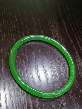 Vibrant Green Simulated Jade Glass Filled Bangle Bracelet Fits Larger Wrist L/XL